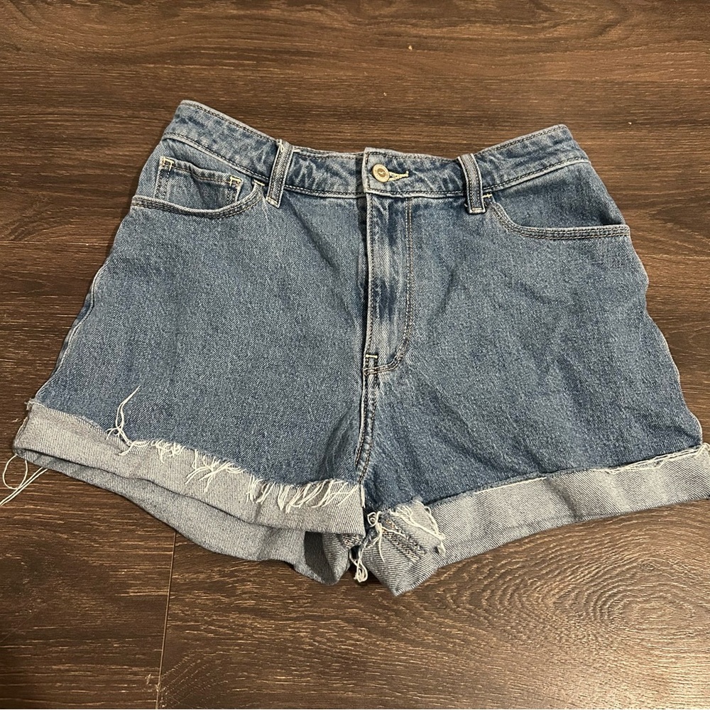 Hollister Ultra High Rise Mom Shorts